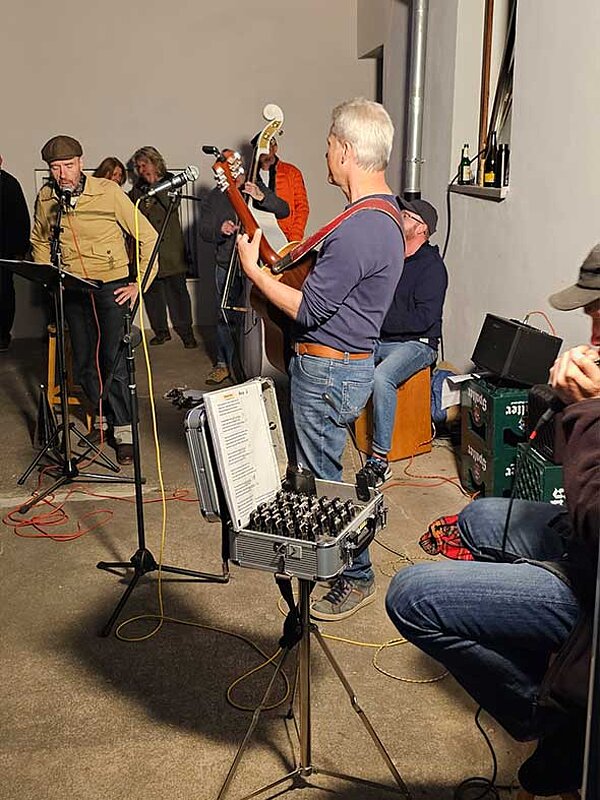 korridor.art | Konzert im Hinterhof mit The Folsometti