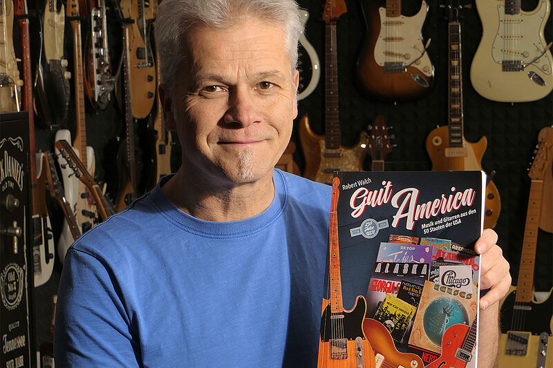 GuitAmerica – Buchvorstellung mit Lesung, Musik und Gitarren in der Galerie korridor.art